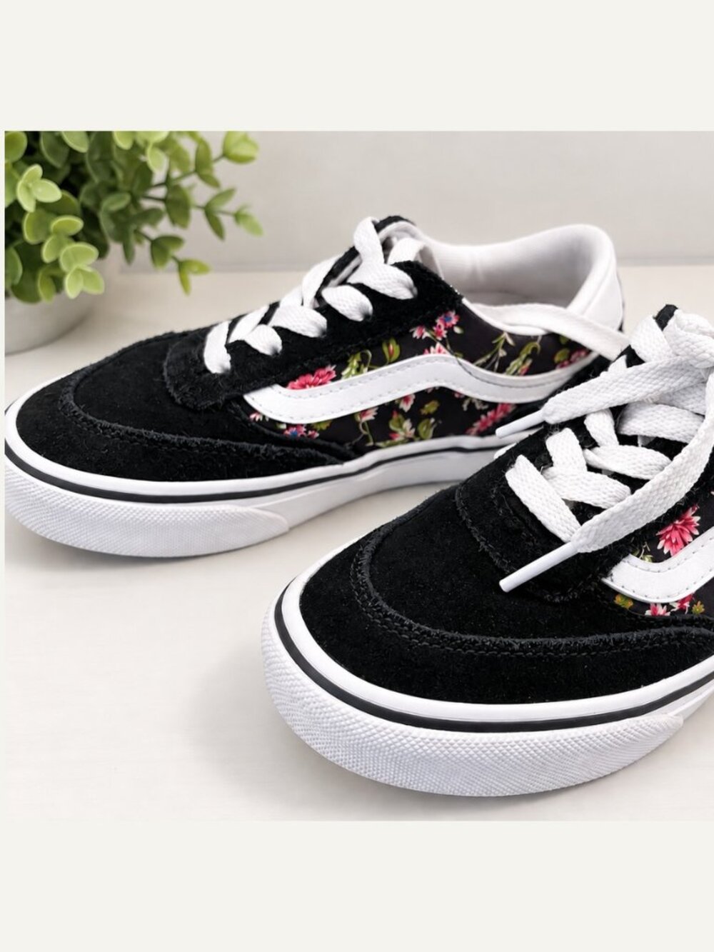 Vans Girls Black Floral Skate Shoes Kids Size 13 – Great Condition